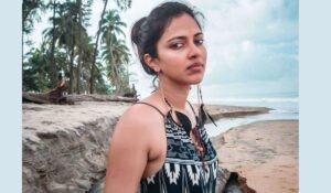 amala paul demanding extra remunaration for romantic scenes in nag movie