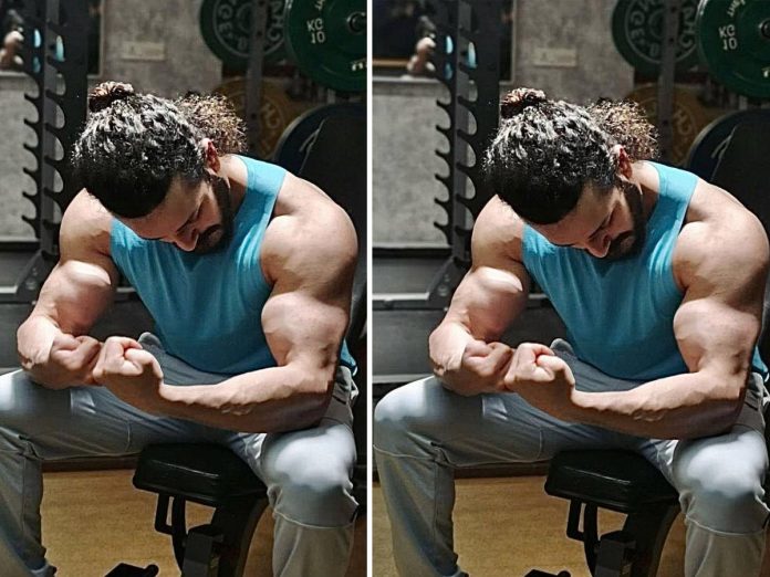 akhil-flaunts-his-beefed-up-biceps-in-new-pic