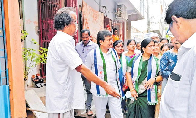 YSRCP Gadapa Gadapaku