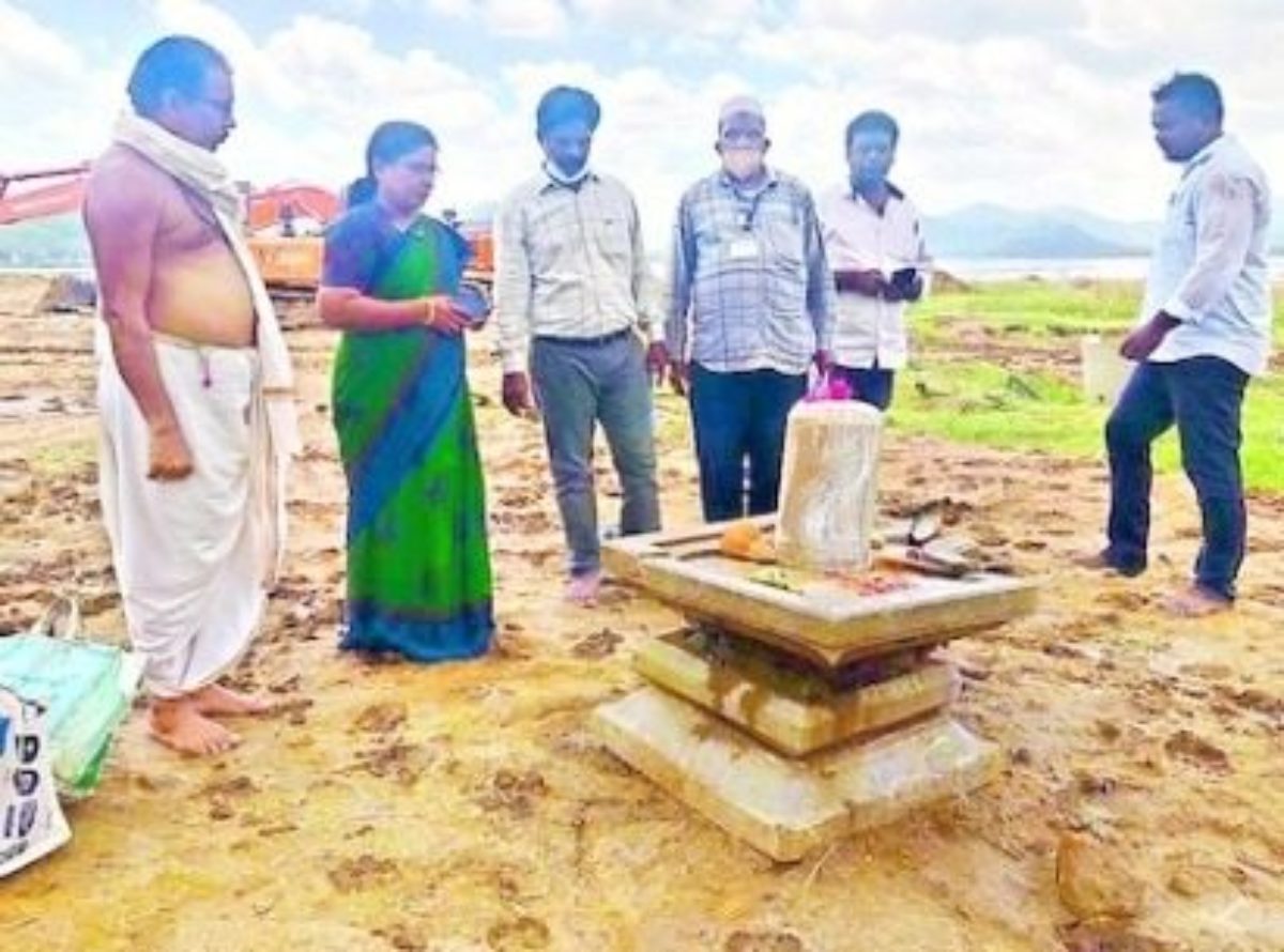 Polavaram- Shivalingam