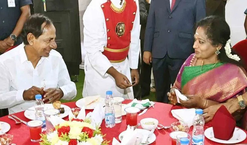 CM KCR Visits Raj Bhavan