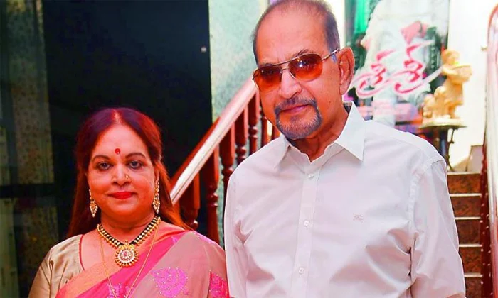 Vijaya Nirmala- Krishna Marriage