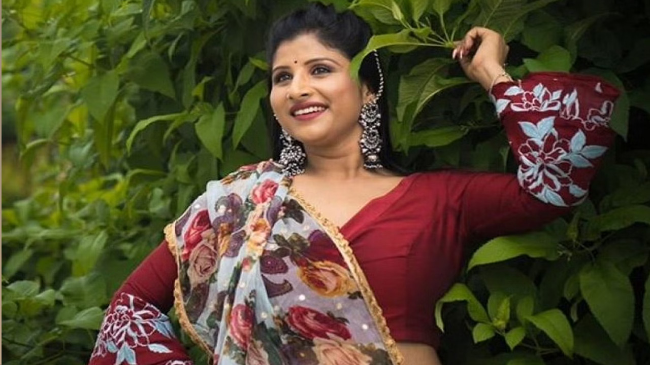 Singer Mangli