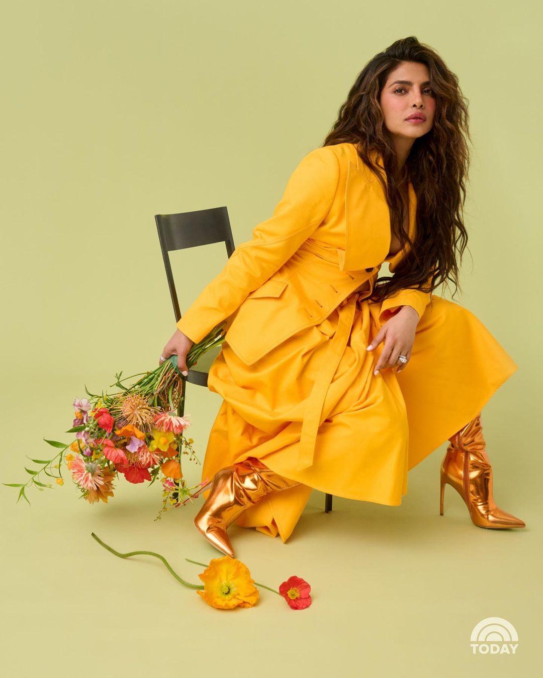 Priyanka Chopra beautiful look in yellow outfit (4)