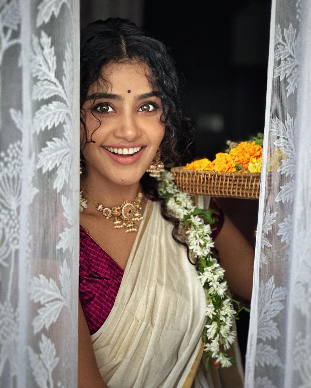 Actress Anupama Parameswaran onam celebration photos goes viral (10)
