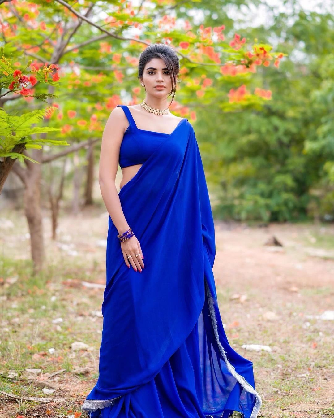 Jabardasth Varsha Latest Blue Saree Photos (7)