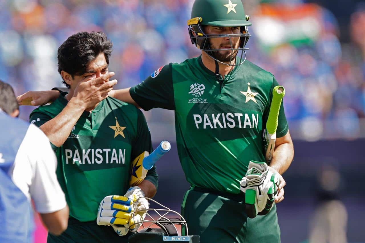Pakistani cricketer who cried after losing to India.. Video goes viral