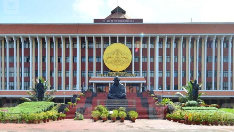Kerala Assembly Elections: నేరగాళ్లు, దోపిడీదారులు.. ఇటువంటి వాళ్ల కోసమా ఎన్నికలు.. ప్రజాస్వామ్యమా సిగ్గుపడు